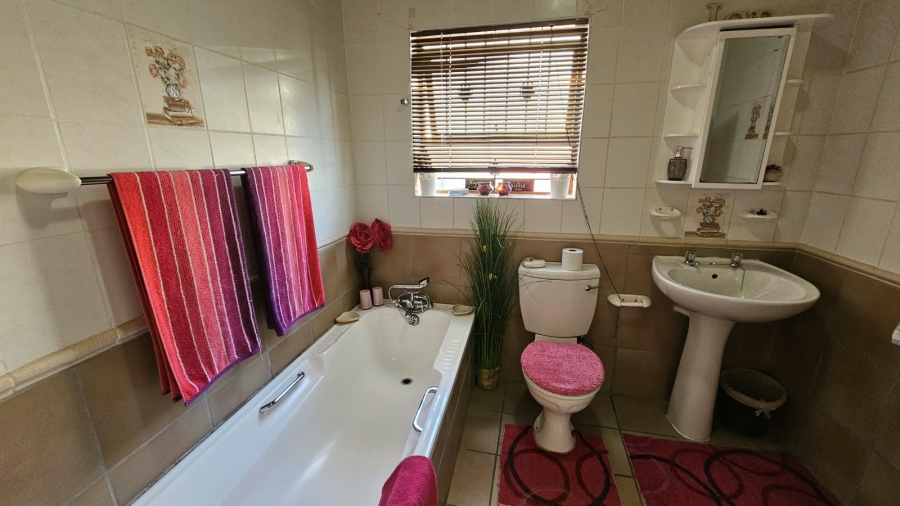 2 Bedroom Property for Sale in Wellington North Western Cape